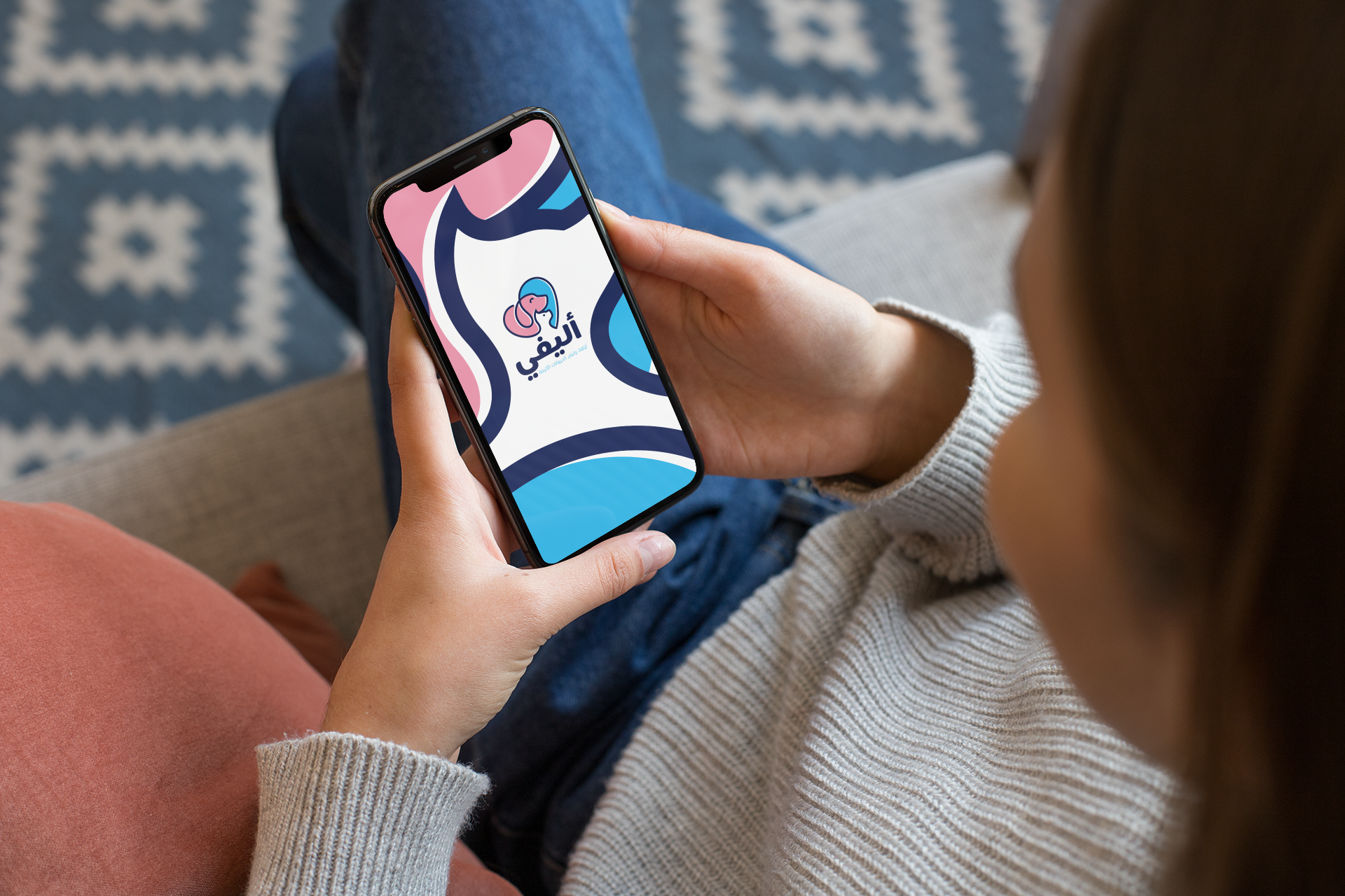 mockup-of-a-girl-sitting-on-a-couch-using-her-iphone-xs-25355 (1)